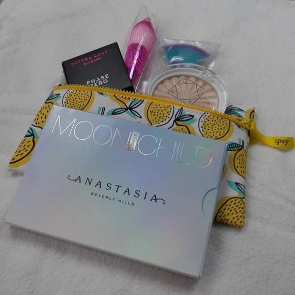 Anastasia Beverly Hills Other - Highlighter, Blush, Brush Set